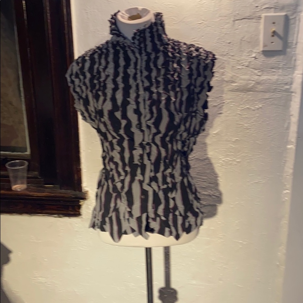 Issey Miyake ruffled blouse short sleeve size 2